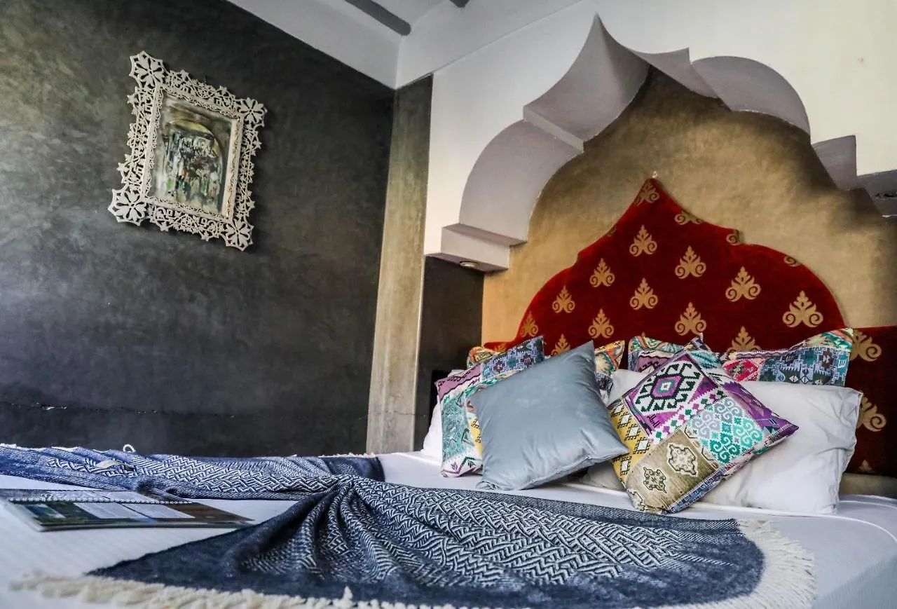 Riad Les 2 Portes Marrakesh 4*,
